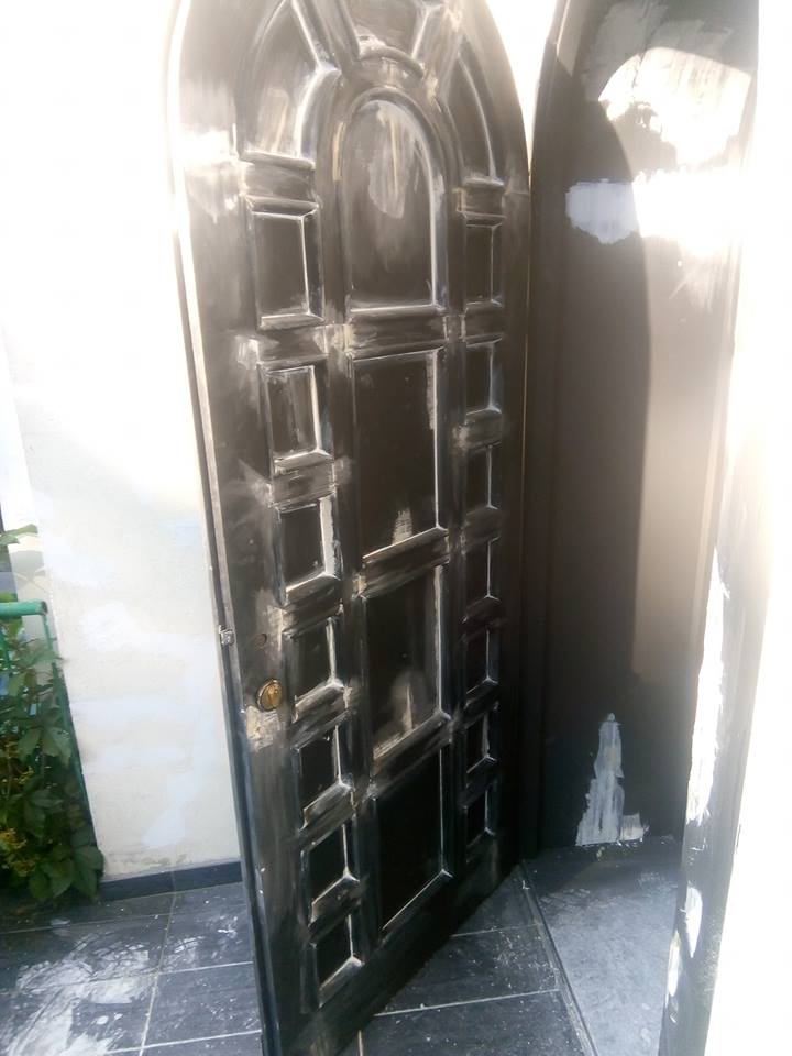 Farbanje ulaznih vrata